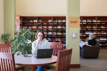 Laptop at the Library.jpg Laptop at the Library