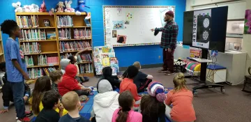 glendale 2.jpg Rob Franklin instructs 4th grade students
