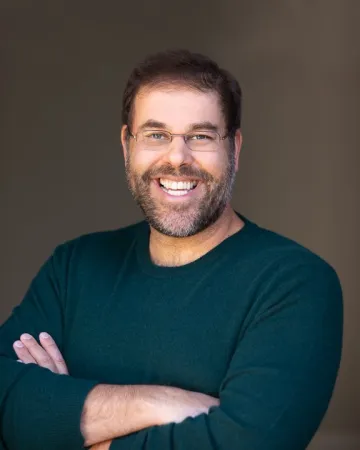 A professional headshot of Jeremi Suri, courtesy www.jeremisuri.net A professional headshot of Jeremi Suri, courtesy www.jeremisuri.net